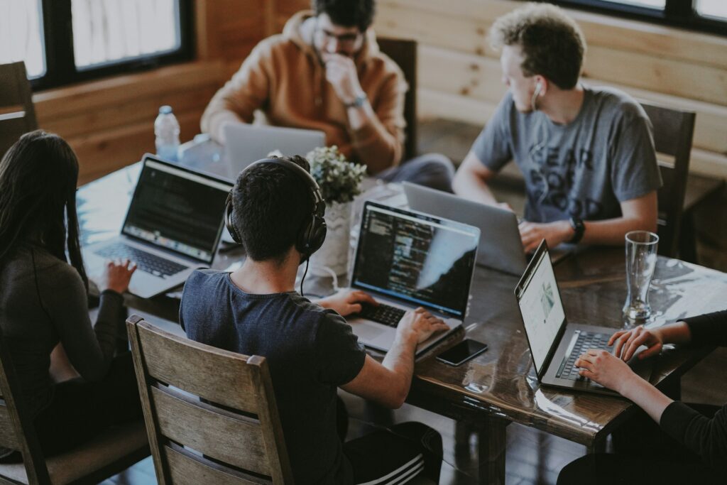Como funciona o desenvolvimento de um site? Conheça cada etapa do processo. 1 ParceriaCodecompass